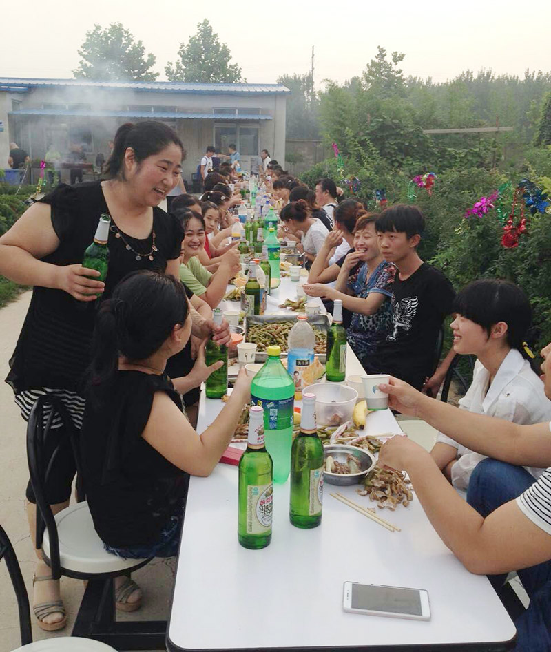 專(zhuān)業(yè)紙罐生產(chǎn)廠家軍興溢美舉辦仲夏狂歡夜