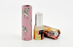 口紅與圓筒紙罐的結(jié)合，簡(jiǎn)直不要太美膩