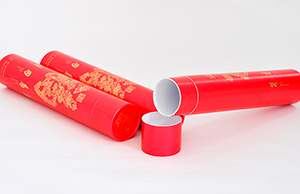 春聯(lián)圓筒紙罐，頗有一番風味